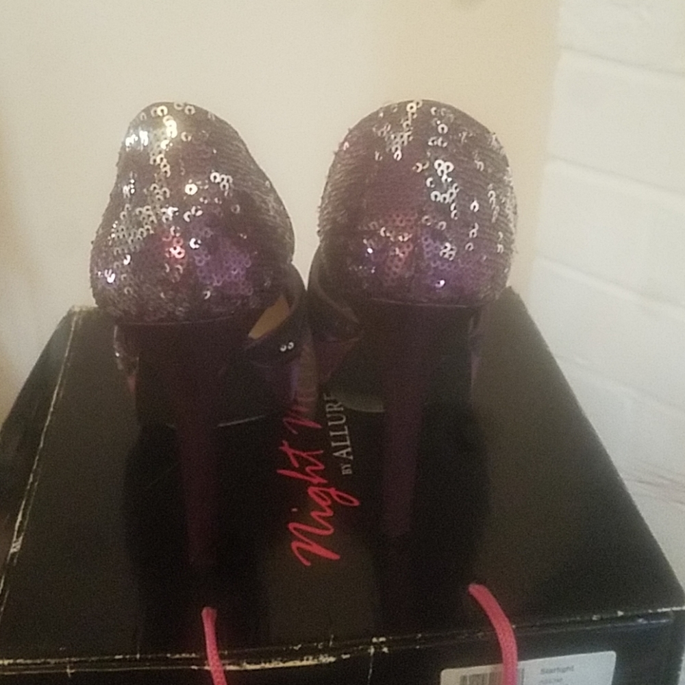Shoes - Picture 4 of 5